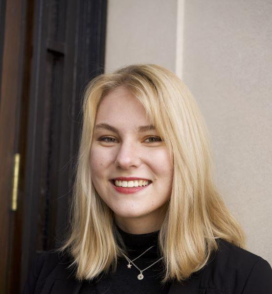 Celina Hollmichel Headshot